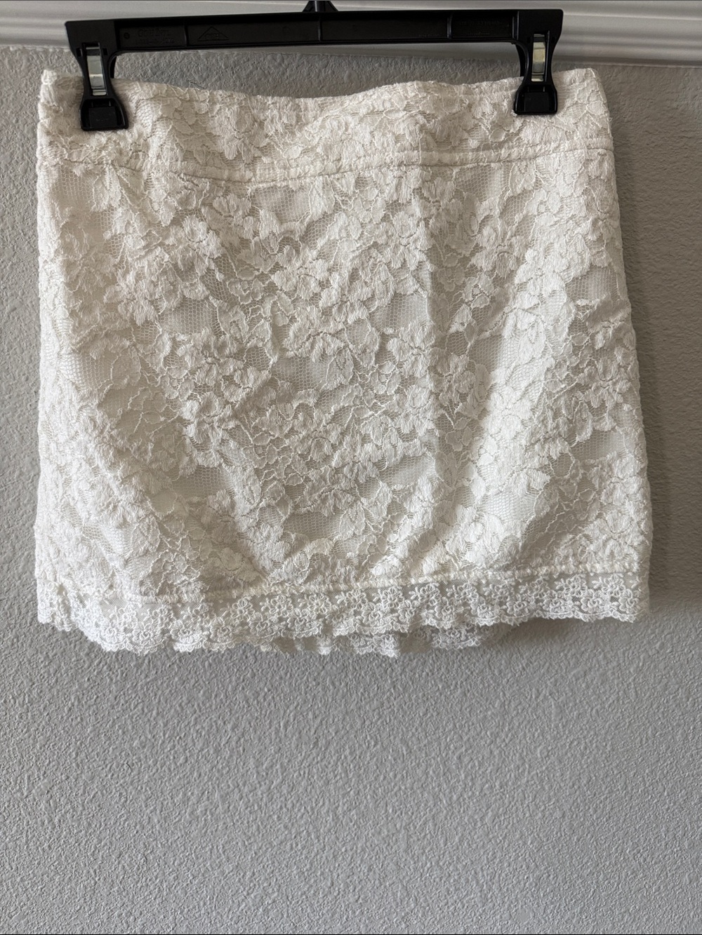Hollister Lace Mini Skirt in Ivory